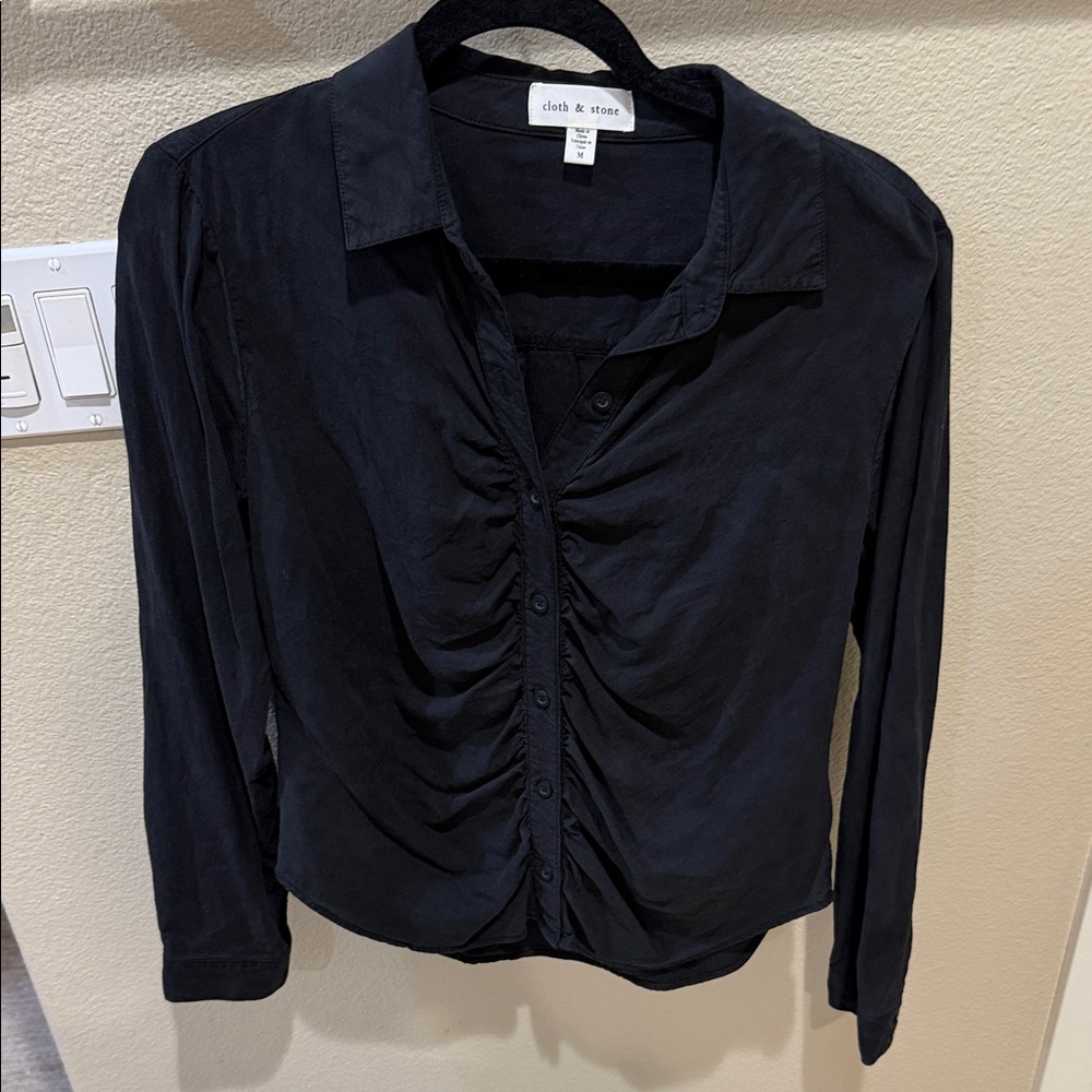 Cloth & Stone Black Ruched Button-Down Shirt